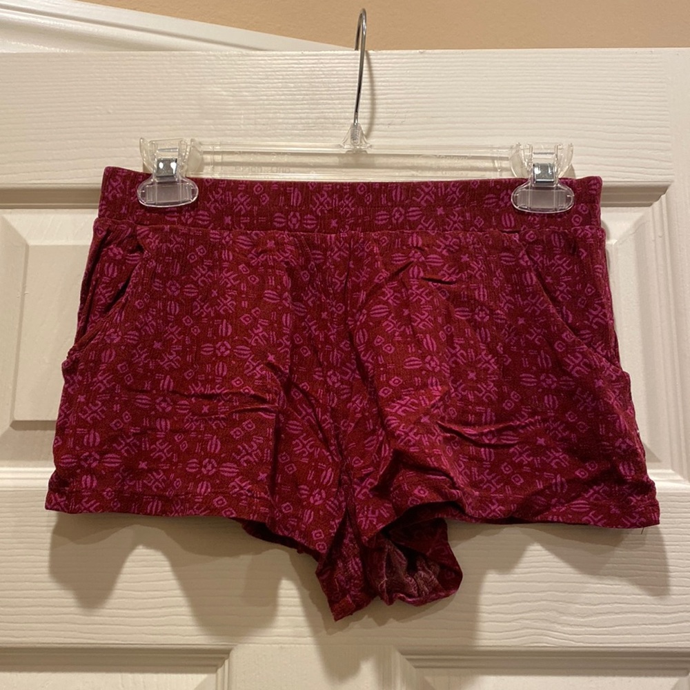Full Tilt 100% rayon print shorts with two front pockets